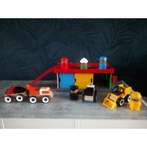 Lillabo garage, auto's en poppetjes. IKEA