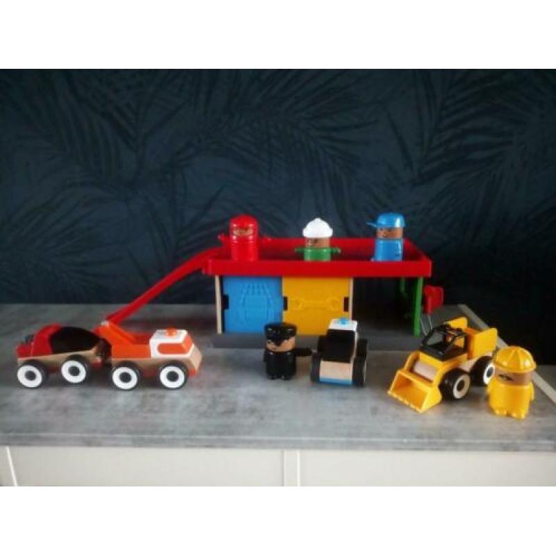 Lillabo garage, auto's en poppetjes. IKEA