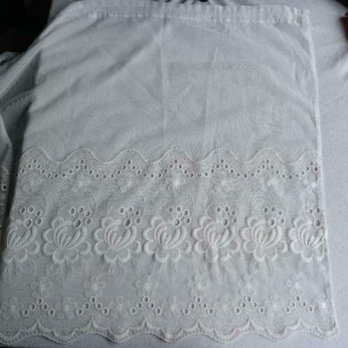 Mooie creme vitrage.Stiksel versierd.200x84cm en 134x84cm
