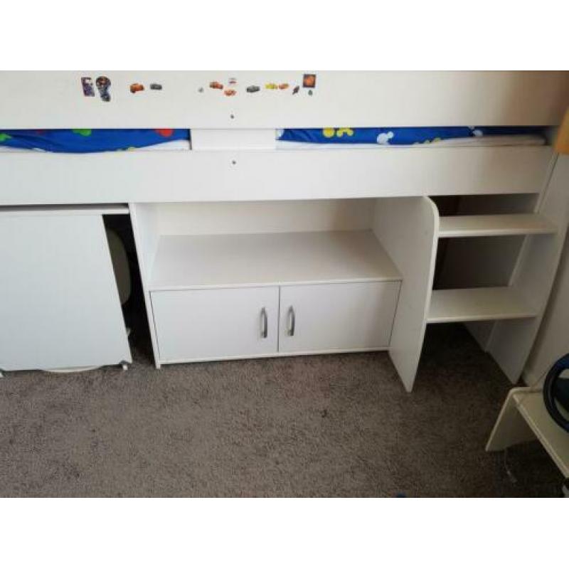 Hoogslaper compleet met bureau zonder matras.