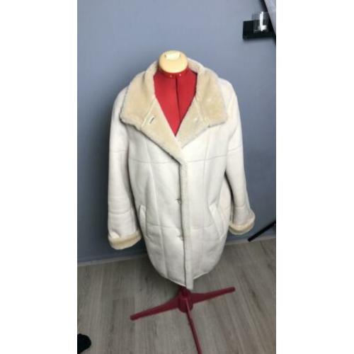 Beige jas met zachte bond