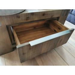 Stoere industriele salontafel