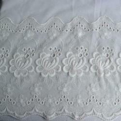 Mooie creme vitrage.Stiksel versierd.200x84cm en 134x84cm