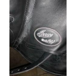 Custom zadel Icon Coda 17,5 inch
