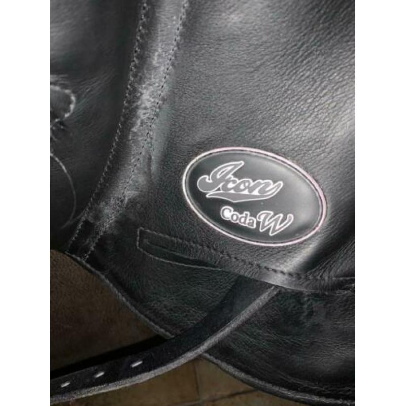 Custom zadel Icon Coda 17,5 inch