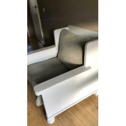 Door meubelmaker met de hand gemaakte grenen stoel (gratis).