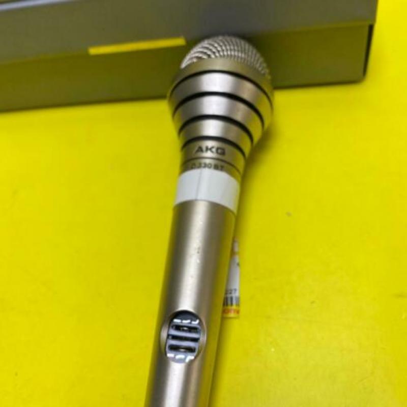 AKG | D330 BT | Microfoon | in hoes | Silver edition