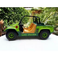 Grote oude blikken Joustra jeep