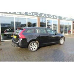 Volvo V60 2.4 D5 Momentum Navi cruise xenon