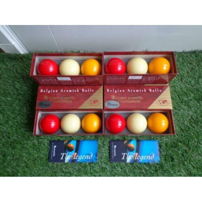 4 dozen Super Aramith Tournament 61,5 mm, wedstrijdballen