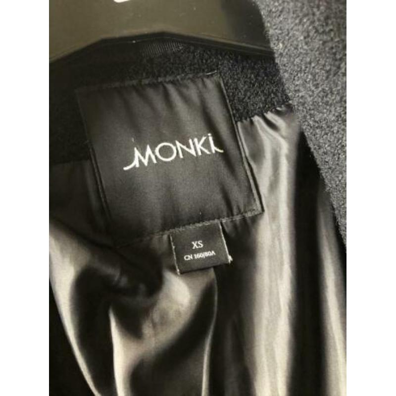 Monki mantel