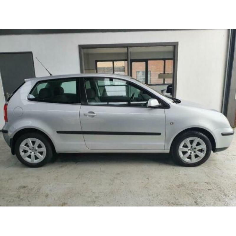 Volkswagen Polo 1.4-16V Comfortline AUTOMAAT/ CLIMATE CONTRO