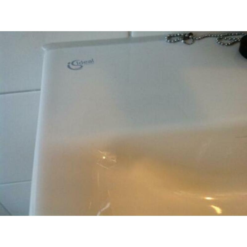 Wastafel, Grohe kraan, plateau en spiegel