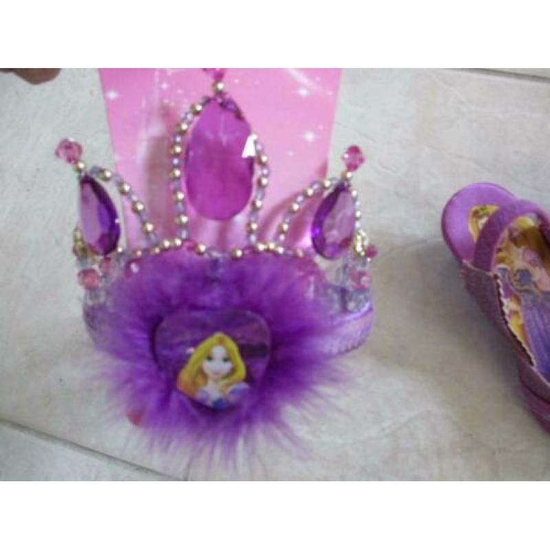RAPUNZEL TIARA+VERKLEEDSCHOENTJES uit ENGELAND maat 29-31 NI