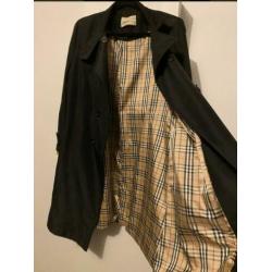 Zwarte jas met capuchon detail maat 42