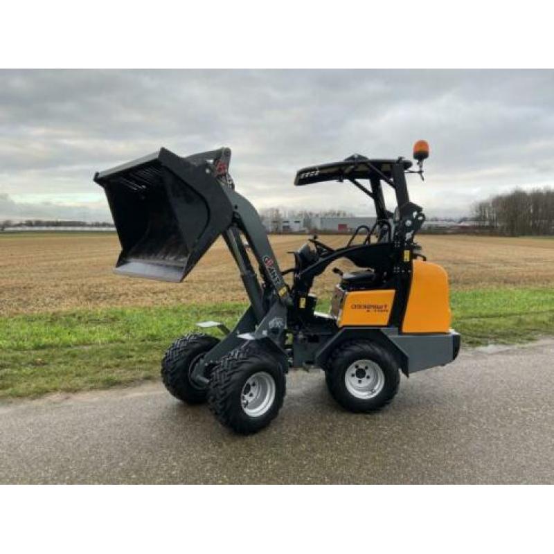 Giant D332 SWT X-TRA minishovel / Tevens Giant 452