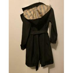 Zwarte jas met capuchon detail maat 42
