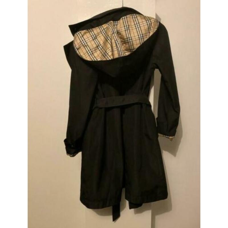 Zwarte jas met capuchon detail maat 42