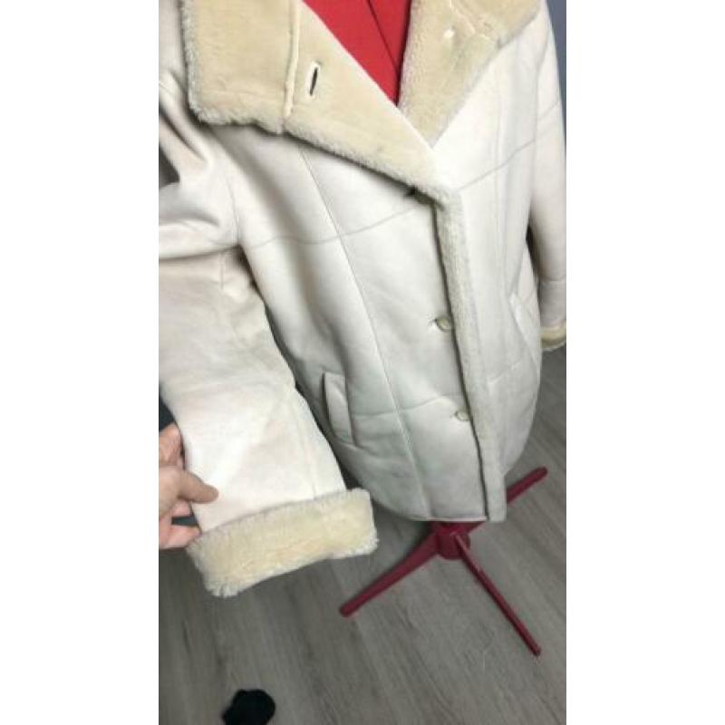 Beige jas met zachte bond