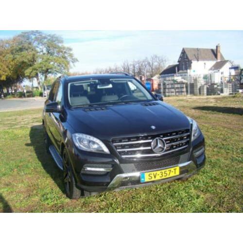 Mercedes M-Klasse Ml350 Bluetec 4MATIC 2013 Zwart '121500km