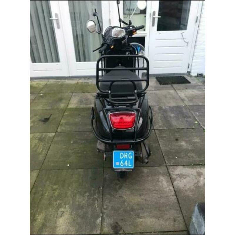 Zeer nette TYM snorscooter vespa look 2018