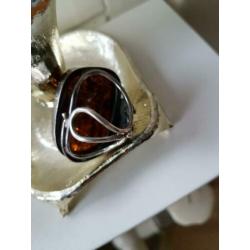 Artdeco zilveren barnsteen ring
