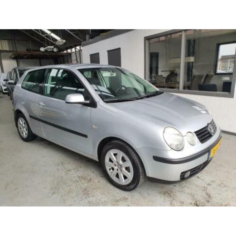 Volkswagen Polo 1.4-16V Comfortline AUTOMAAT/ CLIMATE CONTRO