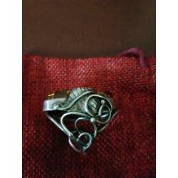 Artdeco zilveren barnsteen ring