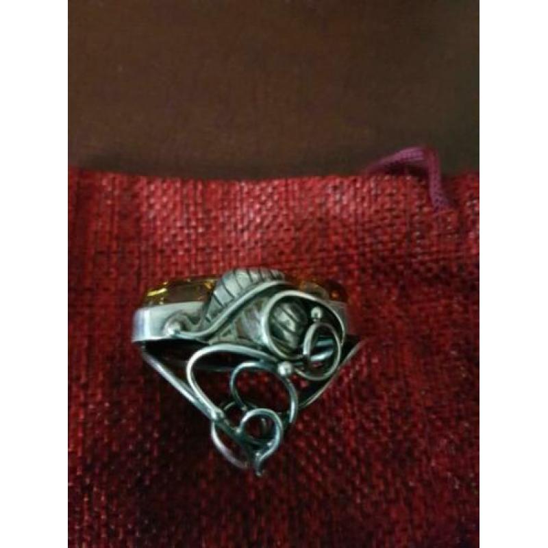 Artdeco zilveren barnsteen ring