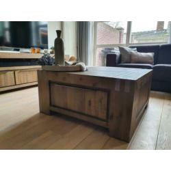 Stoere industriele salontafel