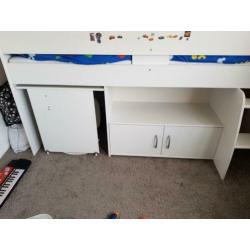 Hoogslaper compleet met bureau zonder matras.
