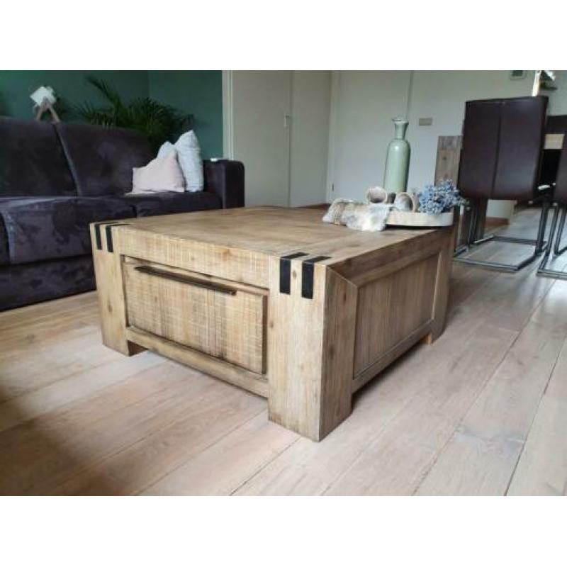 Stoere industriele salontafel