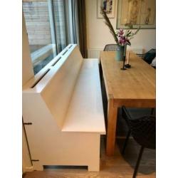 Witte eetbank