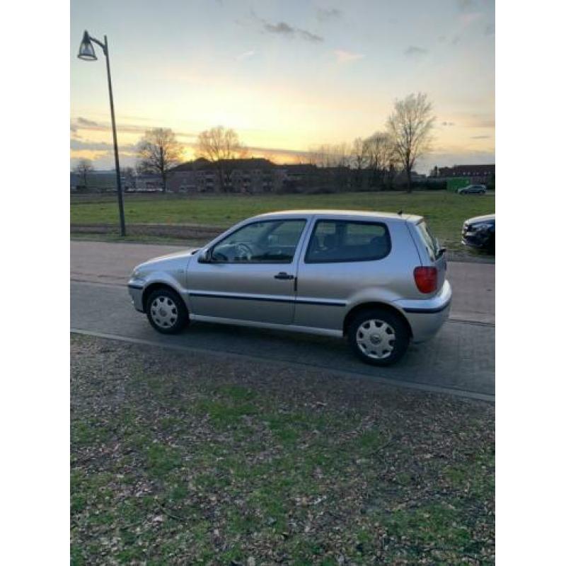 Volkswagen Polo 1.4 44KW AUT 2001 Grijs