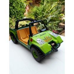 Grote oude blikken Joustra jeep