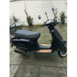 Zeer nette TYM snorscooter vespa look 2018