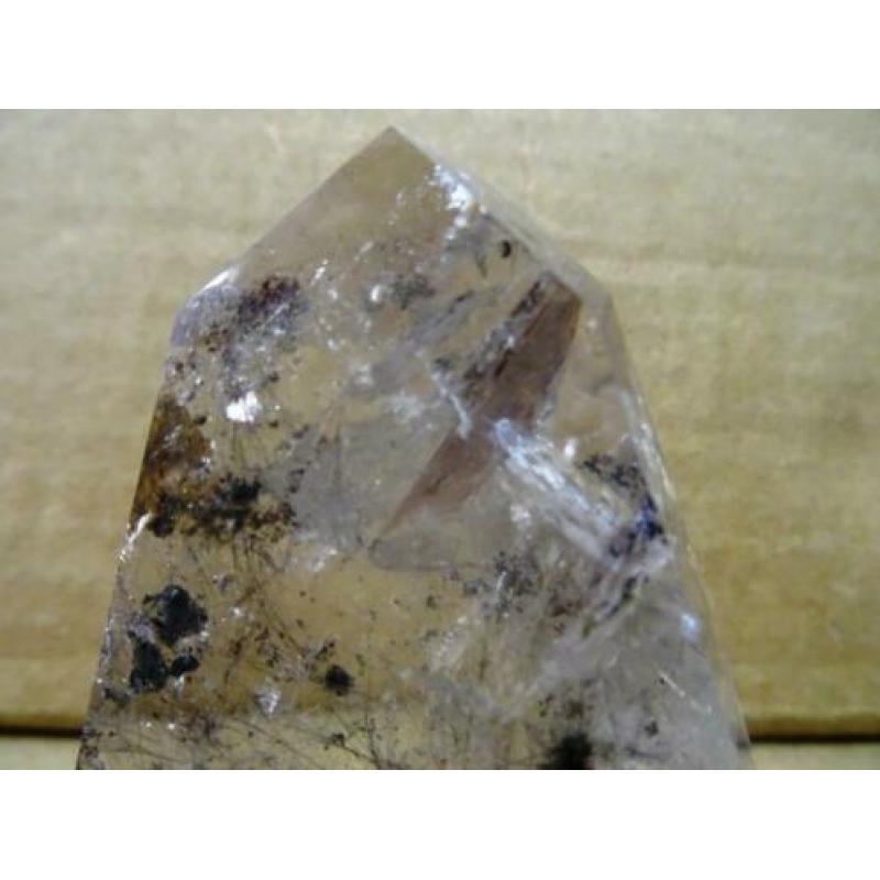 Rutielkwarts, toermalijn en mica, bergkristal