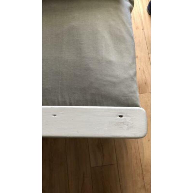 Door meubelmaker met de hand gemaakte grenen stoel (gratis).