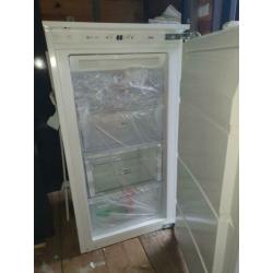 NIEUWE ATAG inbouw vriezer 102 cm hoog.Typenr. KD7102CN TEAB