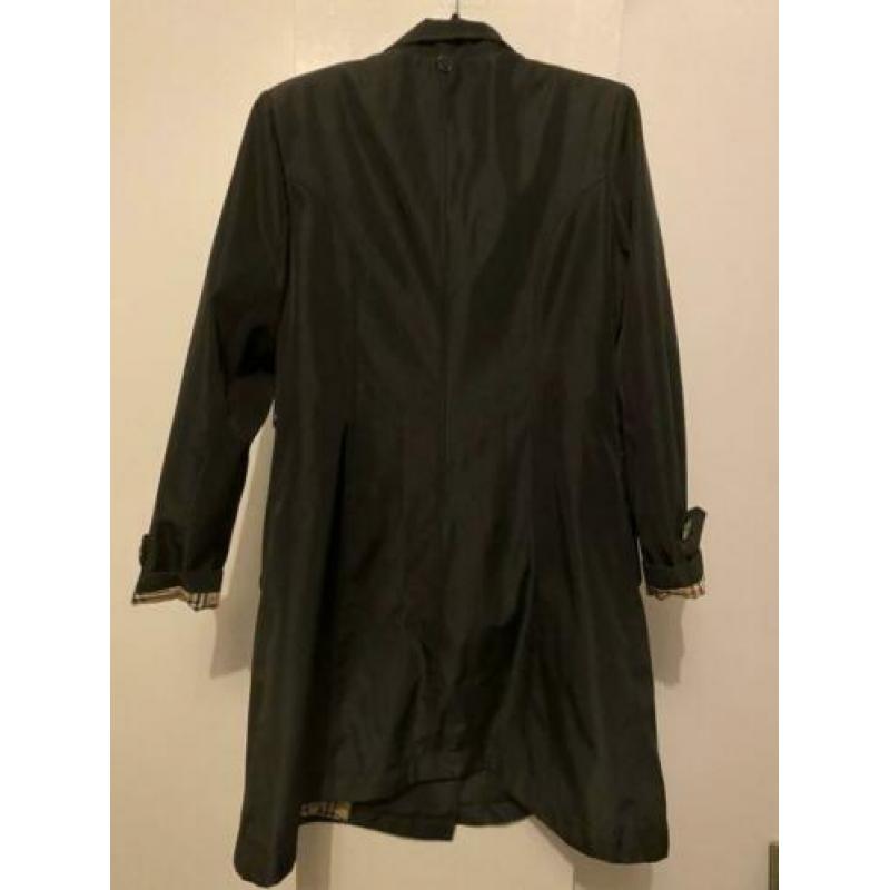 Zwarte jas met capuchon detail maat 42
