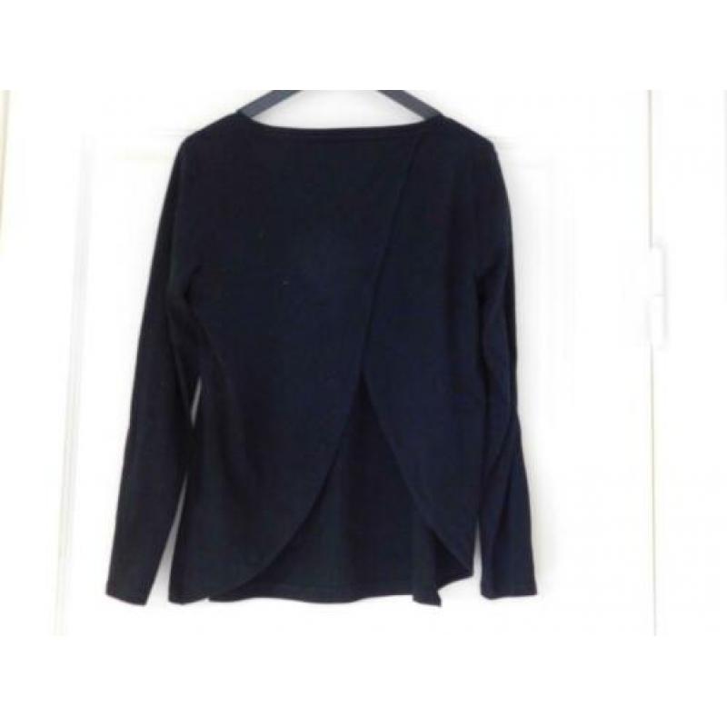 Guess zeer leuk truitje maat xl=42.