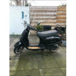 Zeer nette TYM snorscooter vespa look 2018