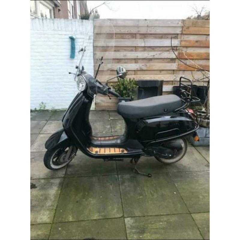 Zeer nette TYM snorscooter vespa look 2018