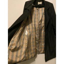 Zwarte jas met capuchon detail maat 42