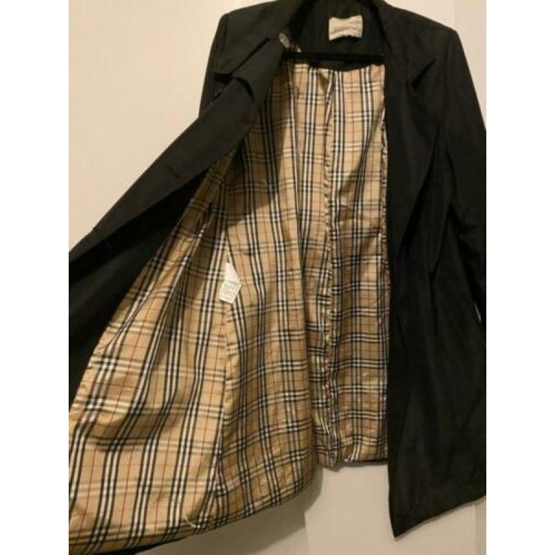 Zwarte jas met capuchon detail maat 42