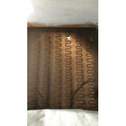 Door meubelmaker met de hand gemaakte grenen stoel (gratis).