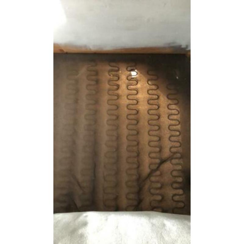 Door meubelmaker met de hand gemaakte grenen stoel (gratis).