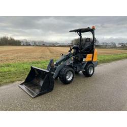 Giant D332 SWT X-TRA minishovel / Tevens Giant 452
