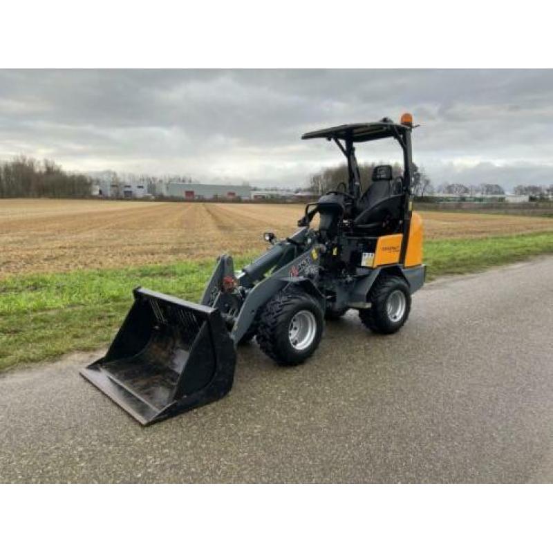 Giant D332 SWT X-TRA minishovel / Tevens Giant 452