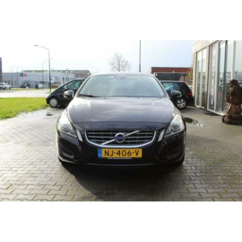 Volvo V60 2.4 D5 Momentum Navi cruise xenon